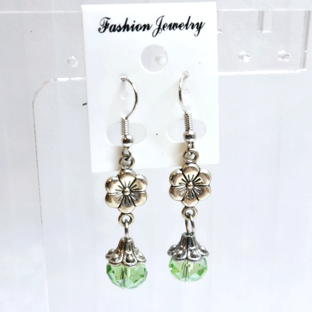 Fashion Jewelry Silver Tone Floral Green Facet Glass 2" Dangle Hook Earrings NWT